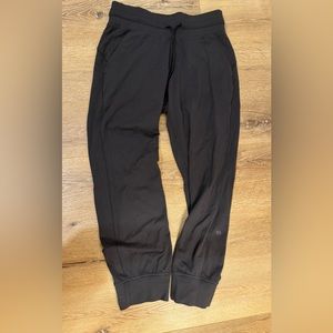 Lululemon cropped joggers